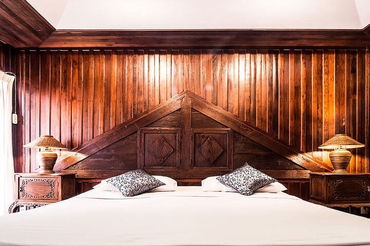 Room 10 of 32