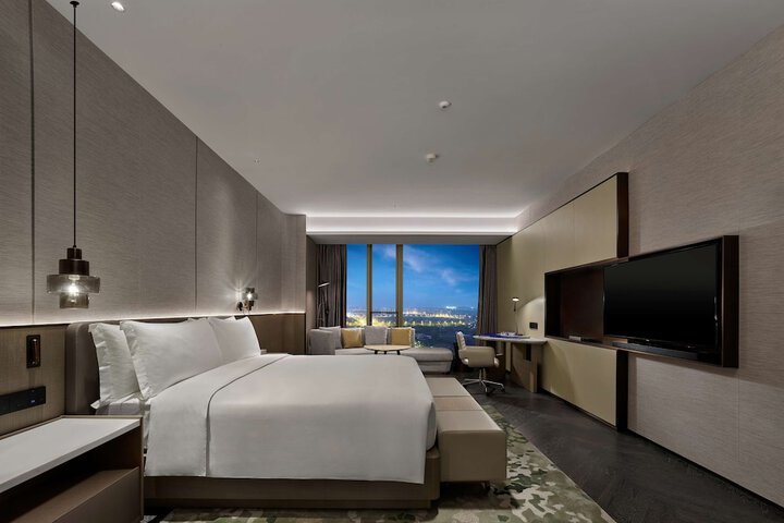 Room 27 of 63