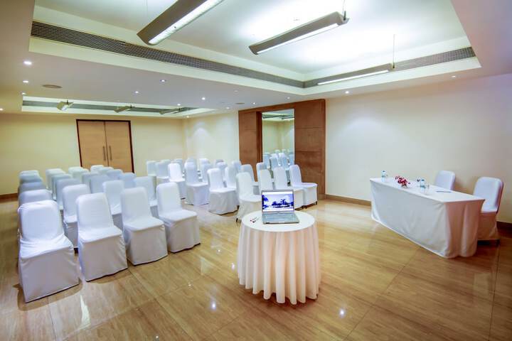 Ballroom/Hall 18 of 25