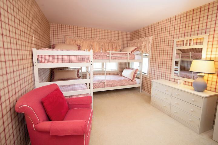Room 12 of 83