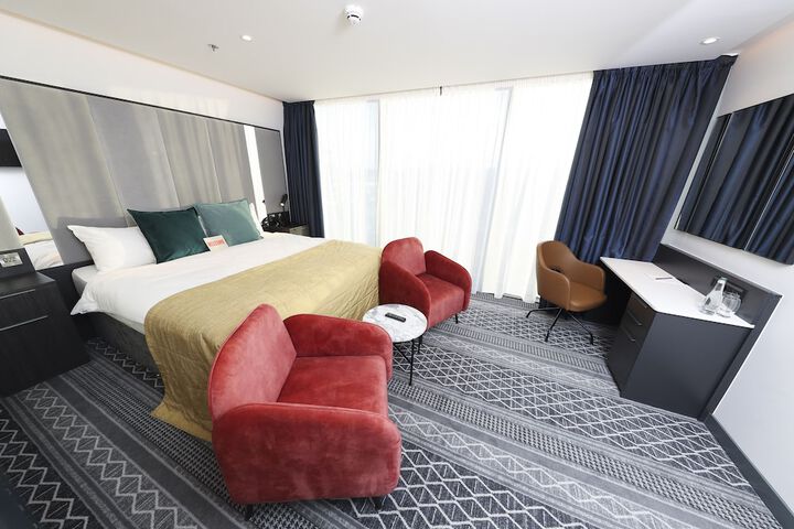 Room 30 of 82