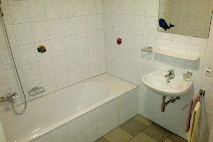 Room 5 of 6