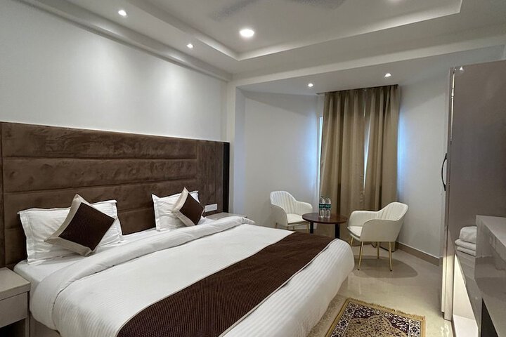 Room 9 of 40