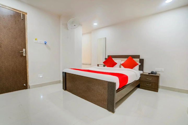 Room 2 of 3
