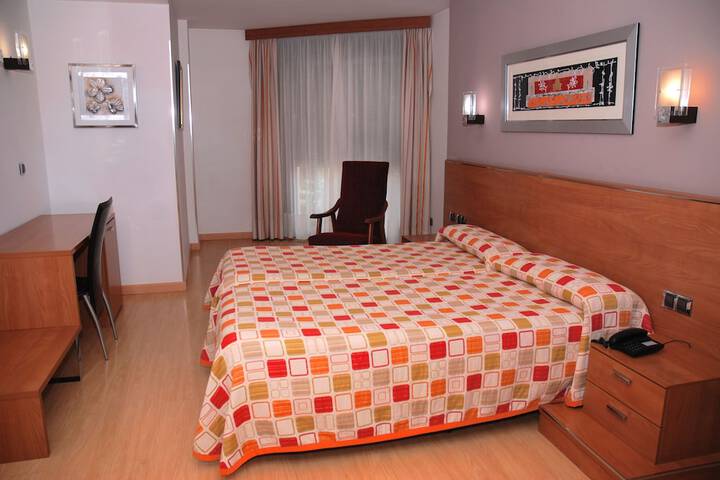 Room 3 of 37
