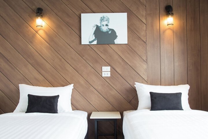 Room 12 of 42