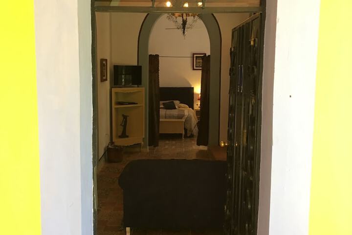 Room 4 of 106