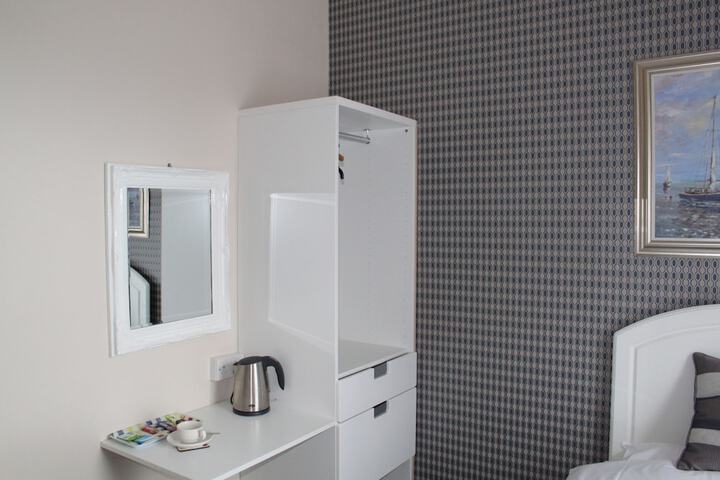 Room 5 of 32