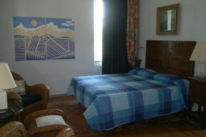 Room 12 of 30