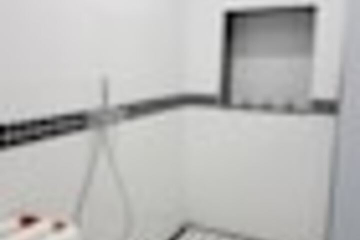 Room 83 of 114