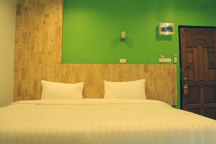 Room 28 of 67