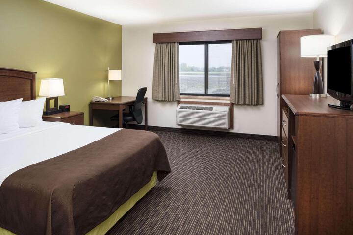 2 Queen Beds (3 of 5)
