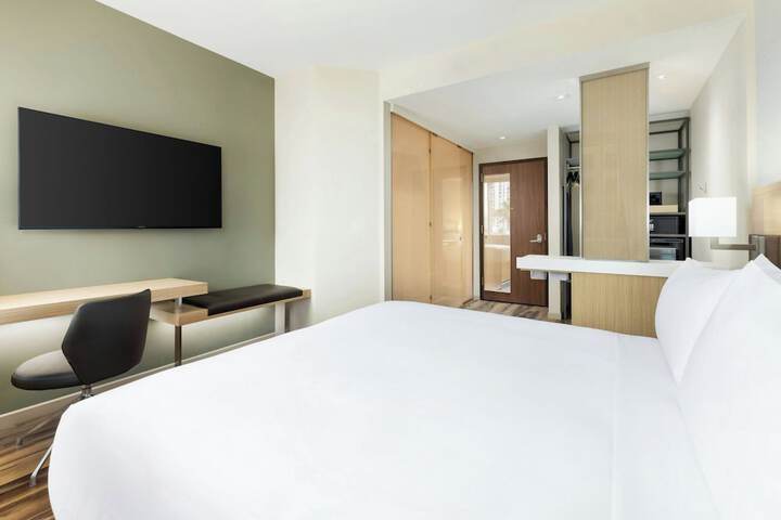 Room 26 of 65