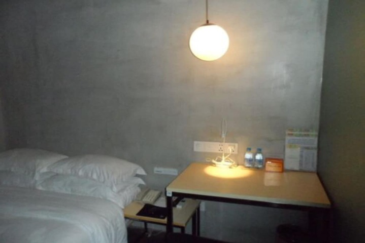 Room 17 of 43