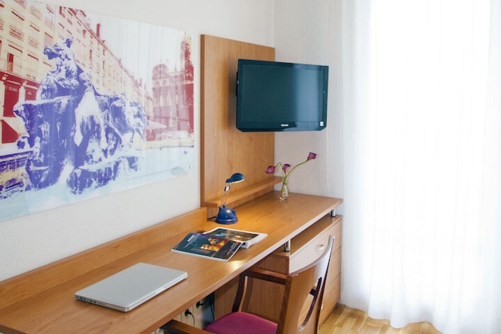 Room amenity