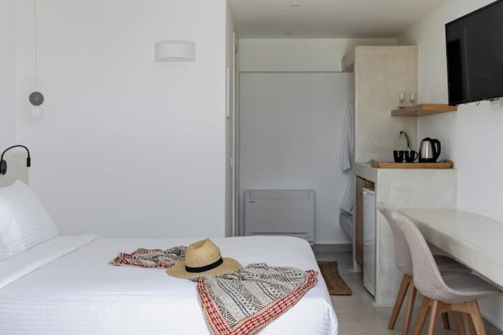 Room 2 of 33