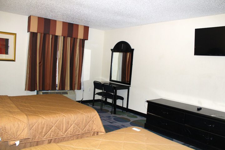 1 Queen Bed (9 of 37)