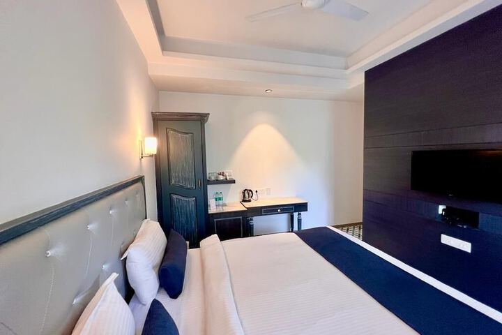 Room 18 of 48