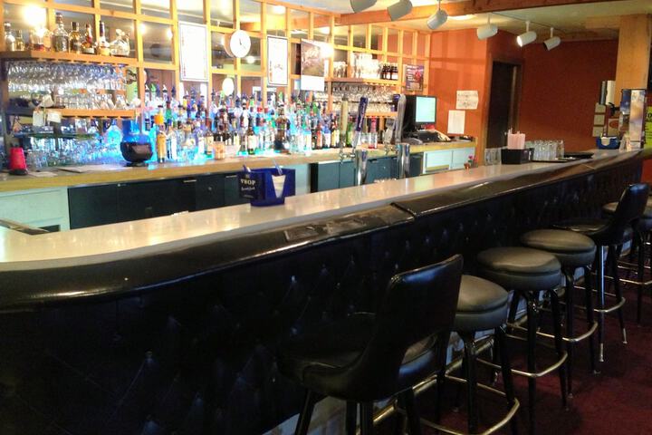 Lounge 17 of 20