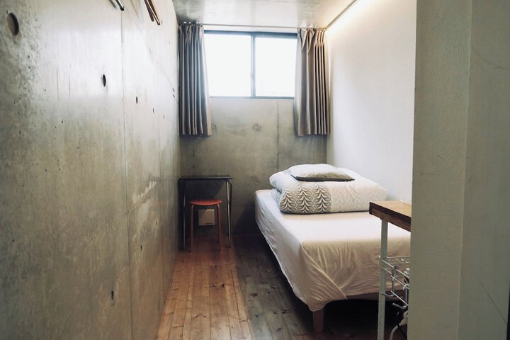 Room 16 of 48