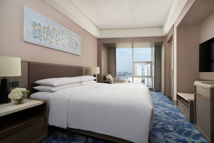 Room 14 of 48