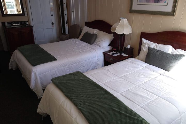 2 Double Beds (3 of 3)
