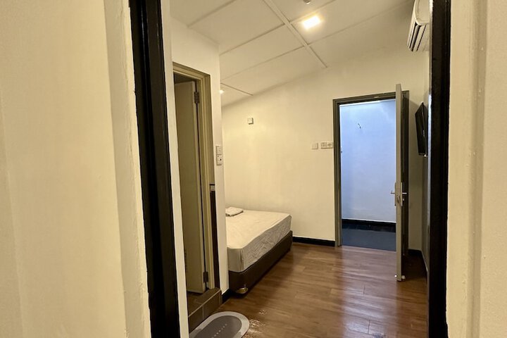 Room 10 of 39