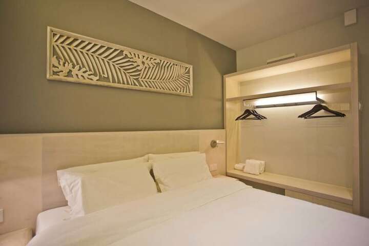 Room 8 of 37