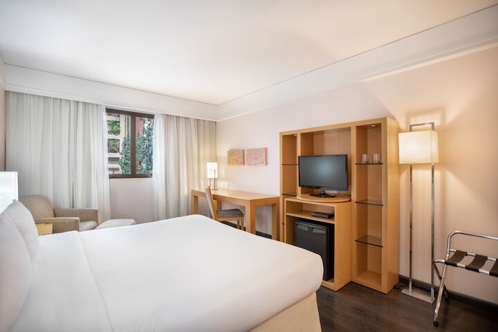 Room 33 of 128