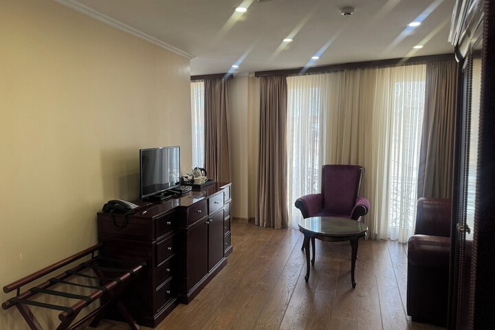 Room 8 of 30