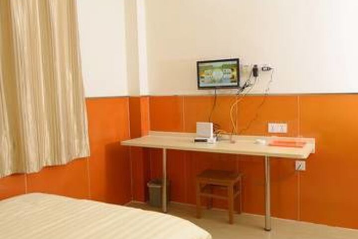 Room 7 of 8