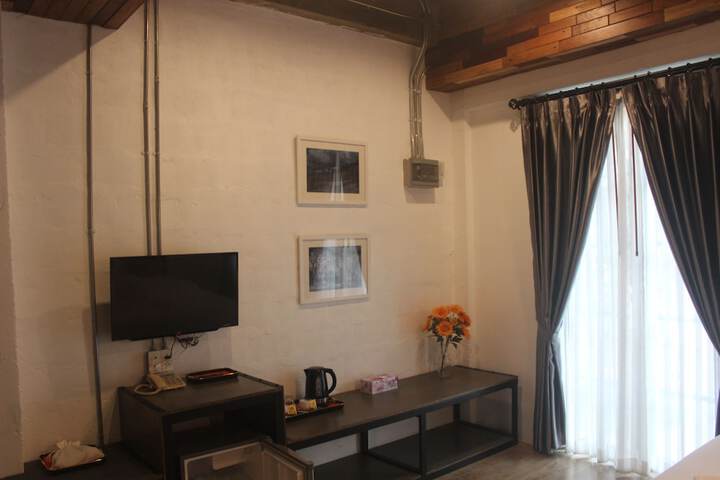 Lounge 82 of 138