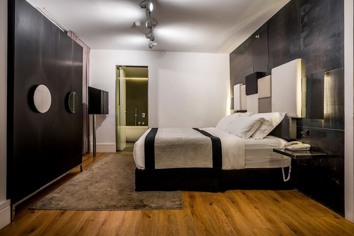 Room 22 of 62