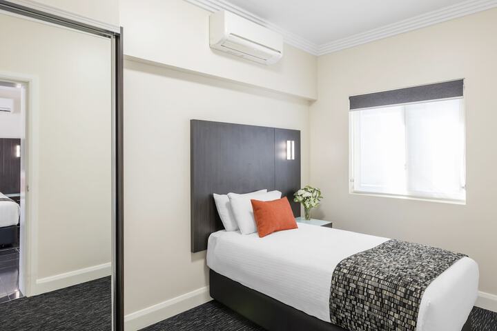 Room 6 of 38