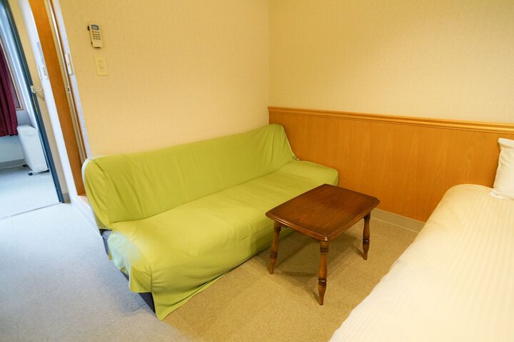 Room 4 of 66