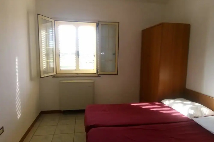 Room 2 of 16