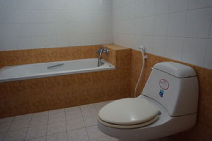 Room 3 of 37