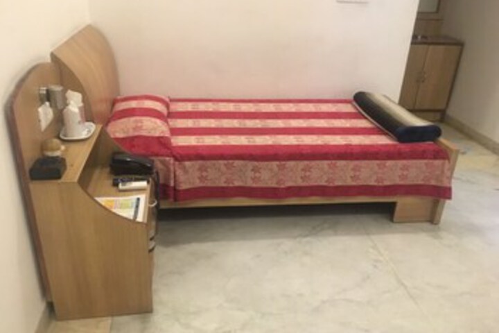 Room 8 of 9