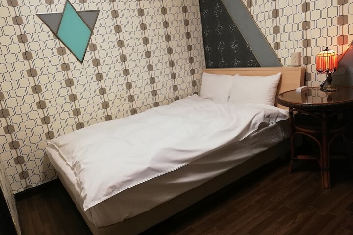 Room 23 of 66