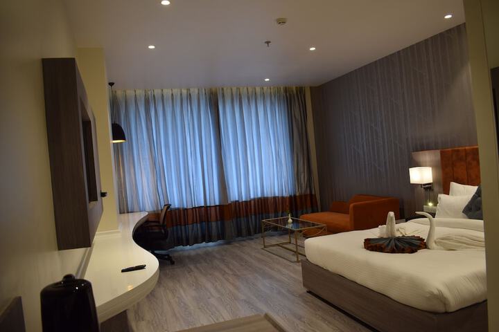 Room 11 of 52