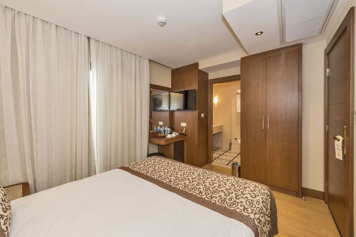 Room 41 of 60