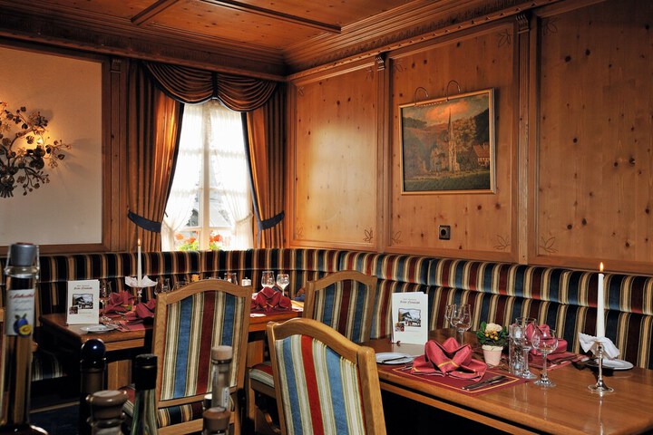 Dining 14 of 27