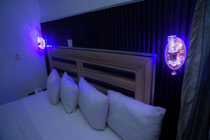 Room 3 of 21
