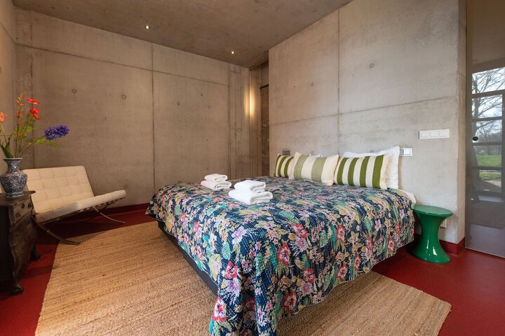 Room 13 of 120