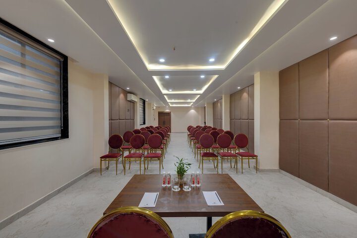 Ballroom/Hall 43 of 48