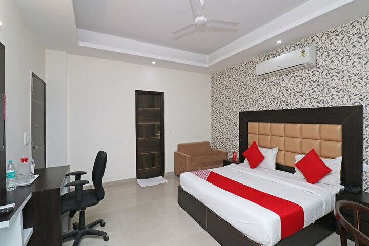 Room 11 of 23