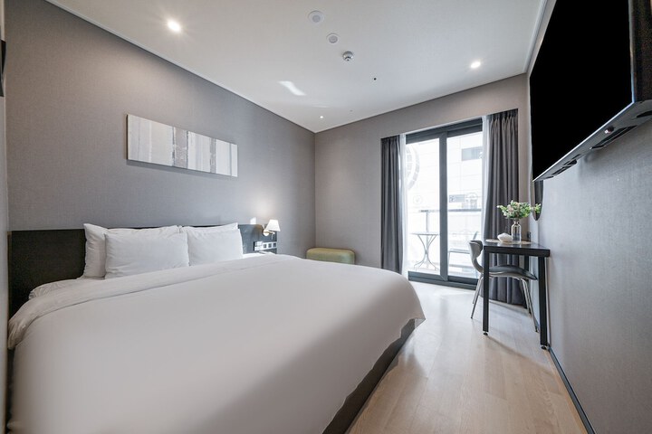 Room 8 of 52