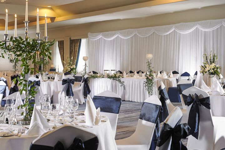 Ballroom/Hall 27 of 30