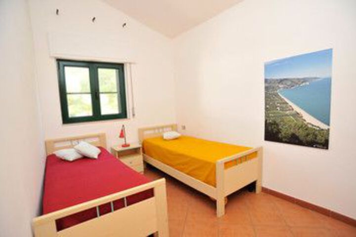 Room 13 of 30