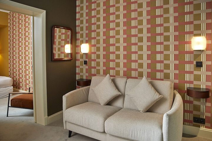 Room 33 of 61